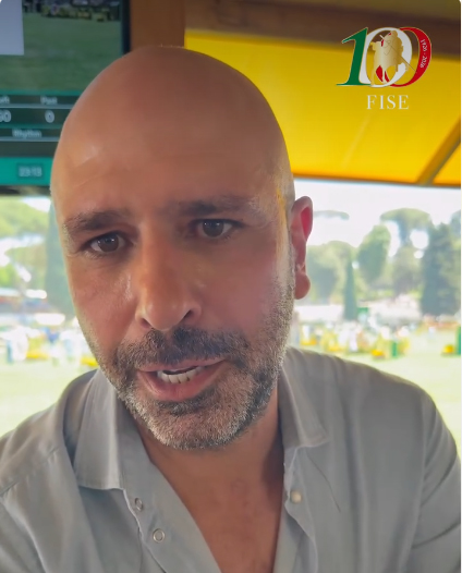 Anche Checco ha ceduto al fascino dell’ Ortopedia. Anche Checco ha ceduto al fascino dell’ Ortopedia.