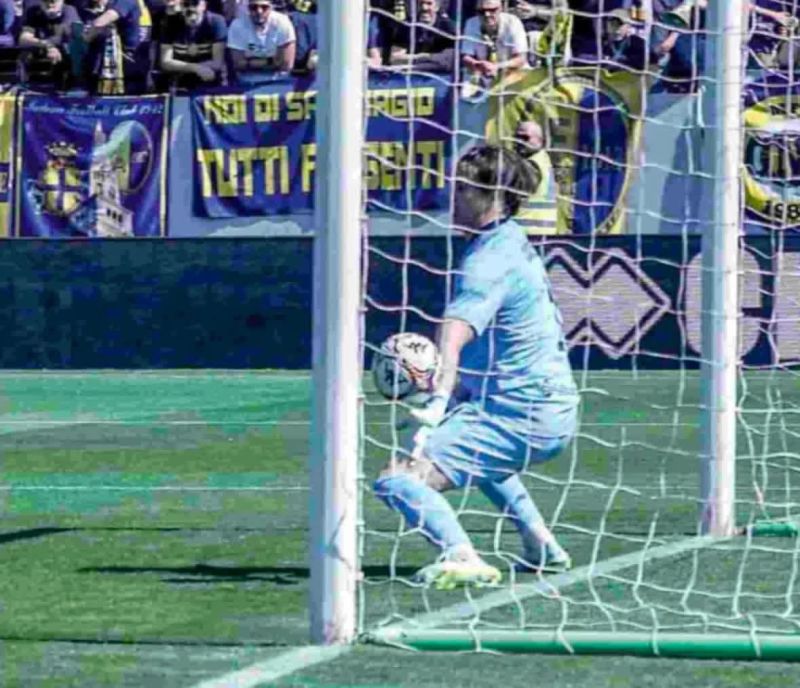 Nel calcio gestiamo rari lesioni traumatiche agli arti superiori