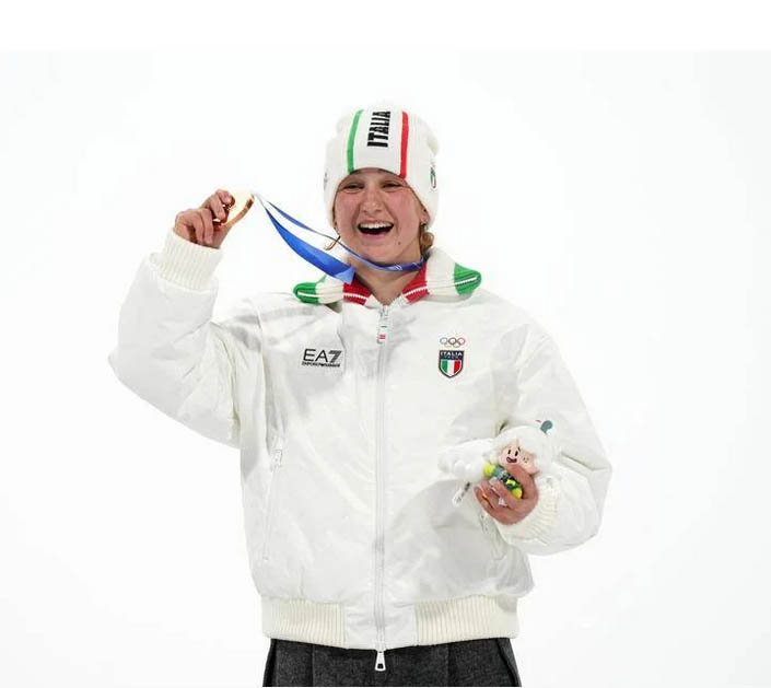 La 18enne Flora Tabanelli conquista la prima storica medaglia nel freestyle per l’Italia, è bronzo nel Big Air